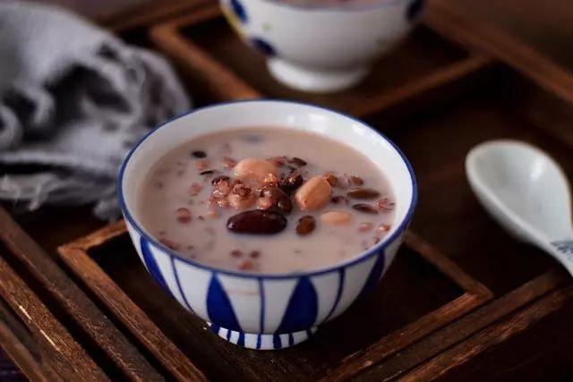 今天教大家几种粥的做法营养丰富，10种营养粥的做法