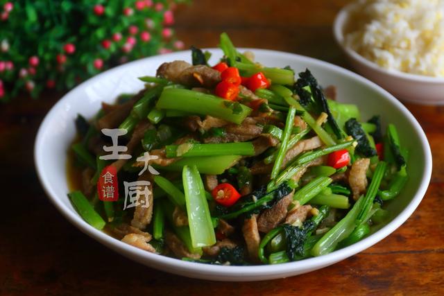 苔菜怎么做好吃，菜苔怎么炒好吃家常做法（过年炒一份清口解腻的蒜蓉苔菜）