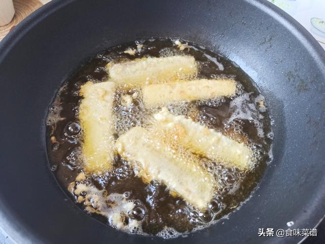 怎样炸带鱼不粘锅又简单，外酥里嫩还不粘锅