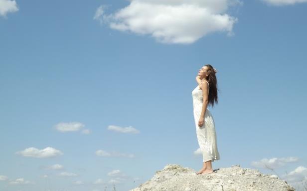 女人到中年会有这三种表现，一个中年女人身上有这几个迹象