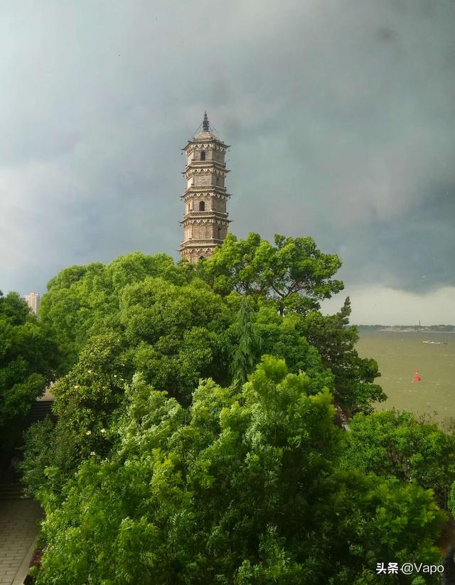 宋江浔阳楼吟反诗的内容，浔阳楼---宋公明写反诗的地方