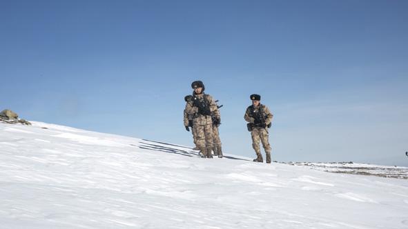 长津湖冰雪画面，震撼人心的悲壮战斗——《冰血长津湖》