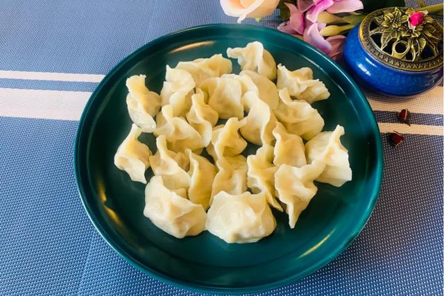 饺子馅怎么调才好吃，正宗饺子馅怎么调最好吃（饺子馆的馅料真正调制顺序是怎样的）
