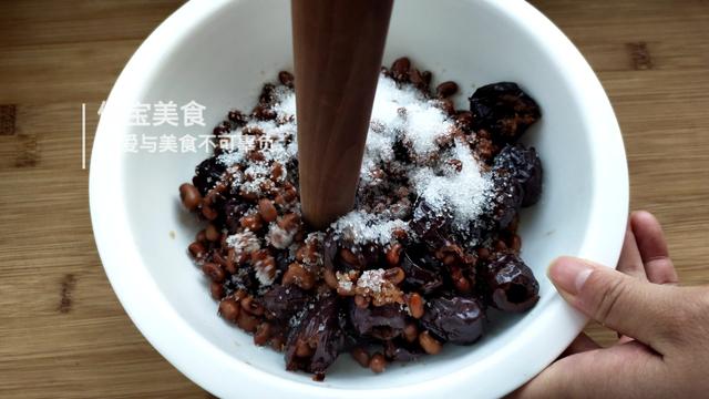 年糕是一种软糯香甜的美食，但这几个人群多吃一口都有麻烦