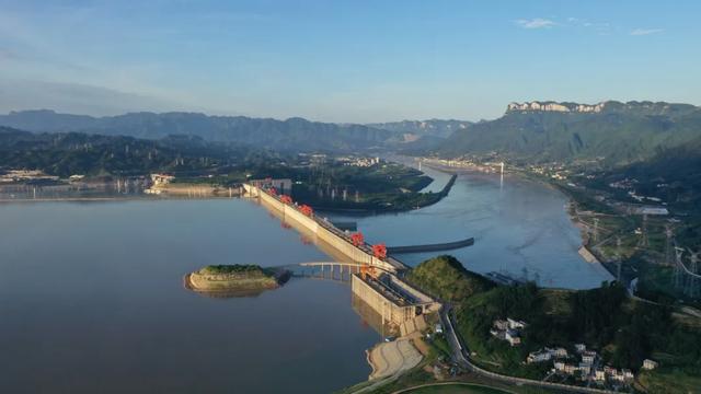 长江起源于哪里，长江起源于哪里流经哪些省（亚洲第一长河——长江）