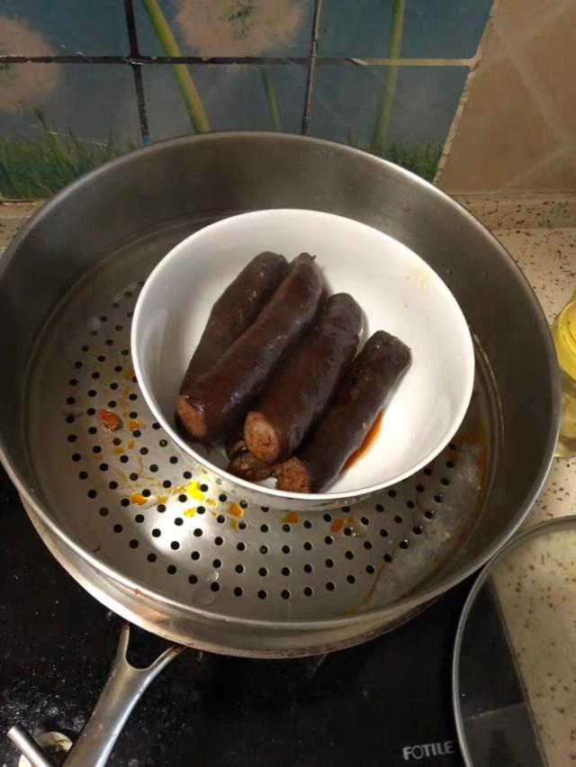 四川腊肠的吃法，四川正宗麻辣腊肠的家常做法（川味腊肠不要直接下锅炒）