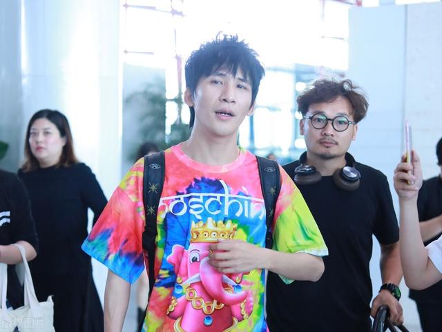 有人骂王思聪吗，被王思聪置顶辱骂三年的男人