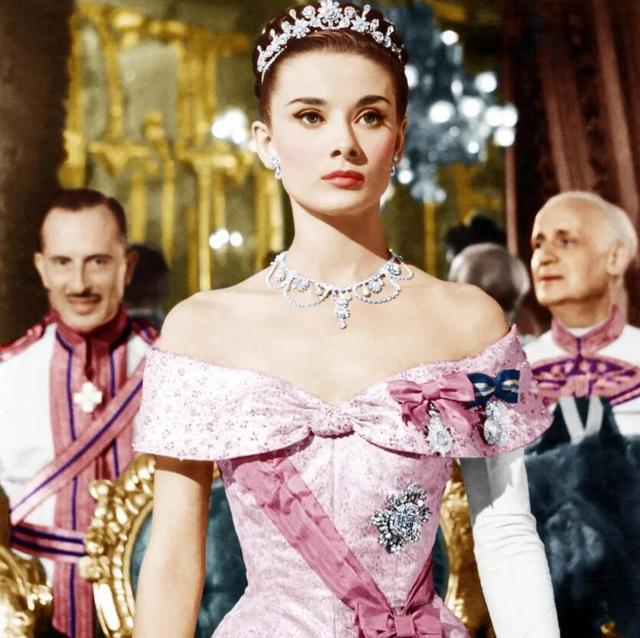 孙芸芸女儿街拍，百亿千金密会平民