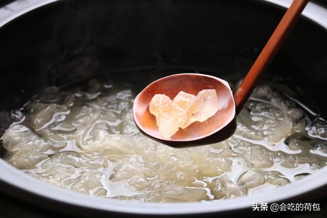 银耳怎么做才好吃，春天要多吃银耳（银耳怎样做才能够好吃）