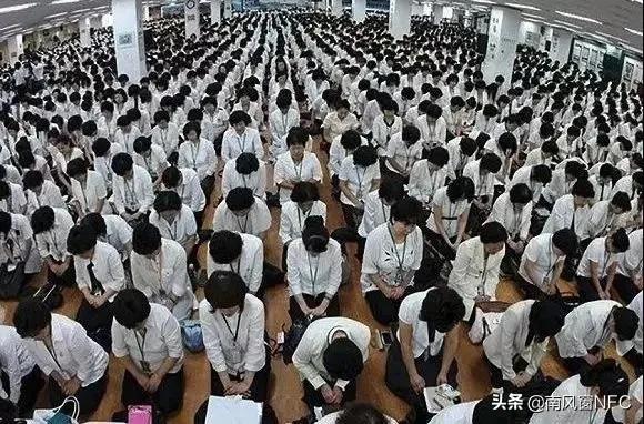 韩国紧急事态，机上230人被紧急疏散