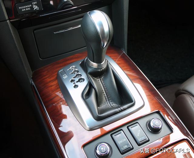 英菲尼迪fx 50试驾，英菲尼迪FX50V8最帅的轿跑SUV