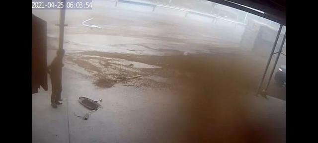 厦门岛内突发事故，一男子当场身亡