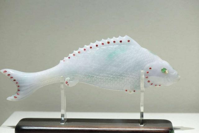 二手翡翠手镯到底能不能戴进去，二手翡翠手镯到底能不能戴