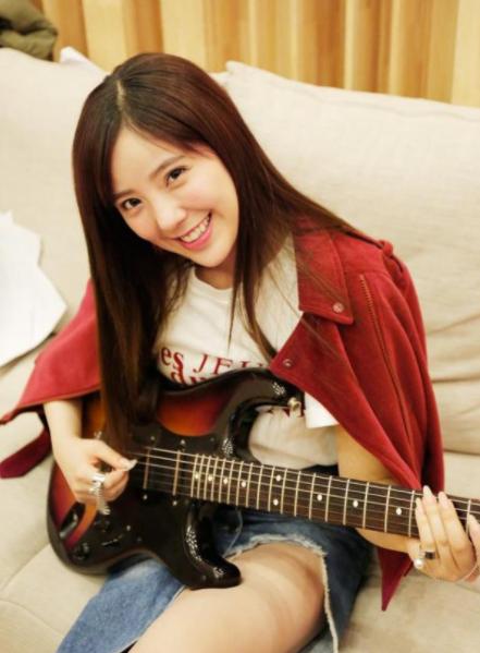 赵奕欢怎么长变样了，靠青春期成宅男女神