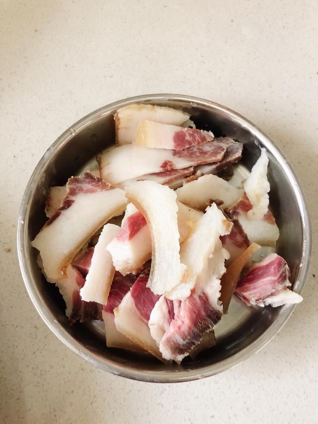 野藠头炒腊肉怎么炒好吃，咸香不腻的藠头炒咸肉