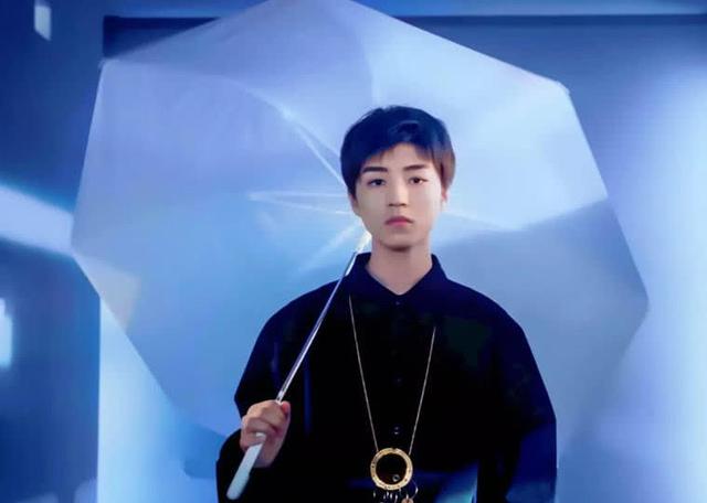 王俊凯的应援色，王俊凯易烊千玺的身高对比（王俊凯20岁生日是几月几日）