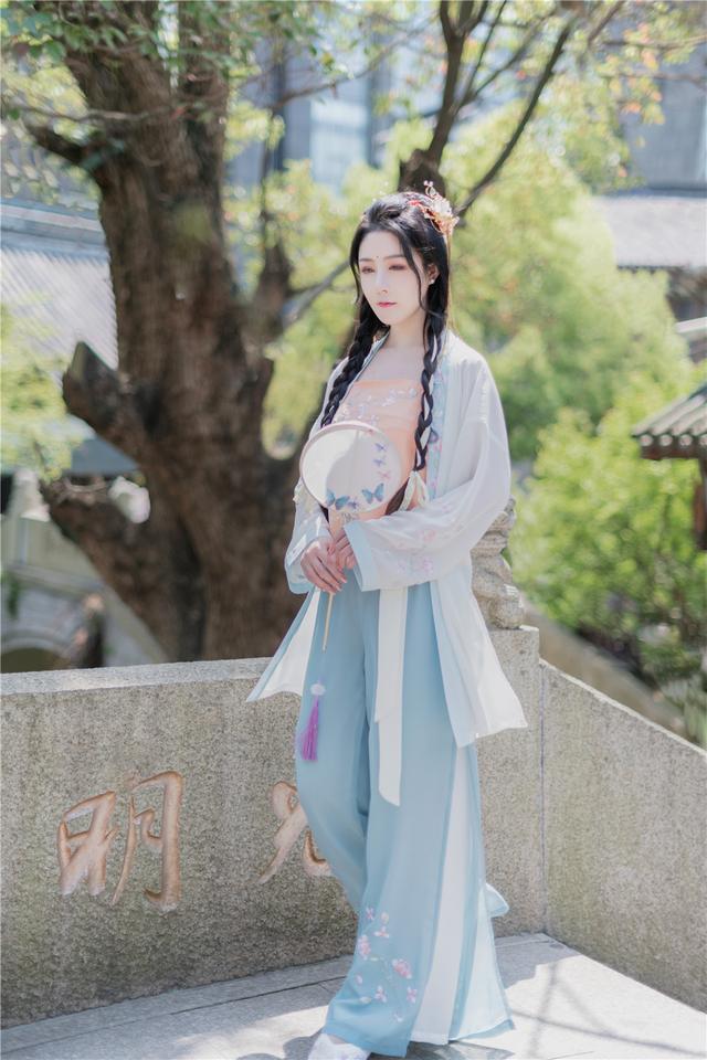 汉服原来这么美带你领略汉服文化，走在潮流前端的宋制汉服