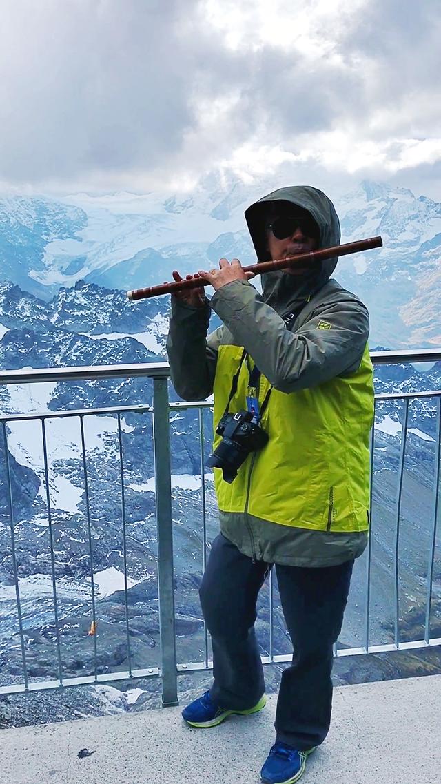 世界最大往返索道，坐世界首架360度旋转缆车