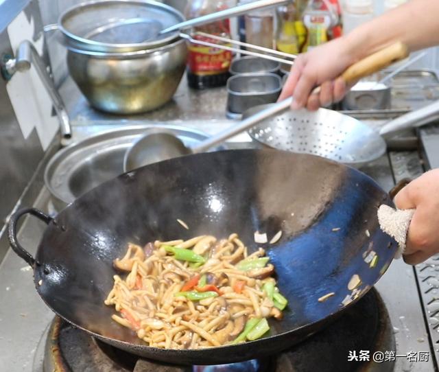 教你在家做素炒香菇做法简单，大厨教你做鲜菌炒香菇最好吃做法