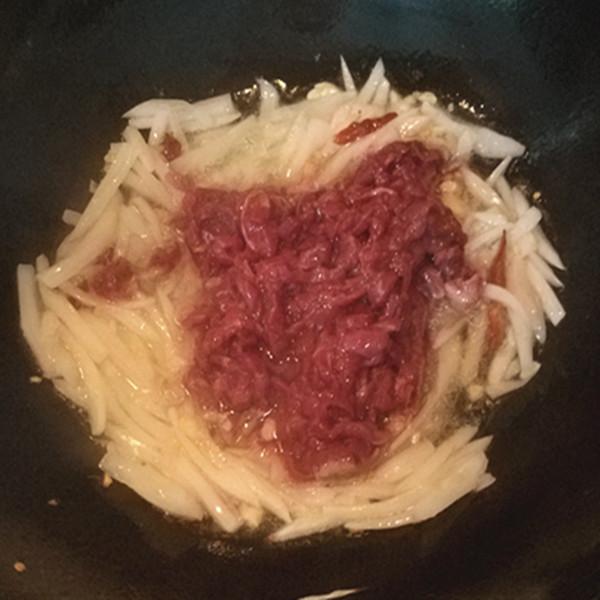 牛肉炒韭菜做法步骤，韭菜炒牛肉最好吃的做法