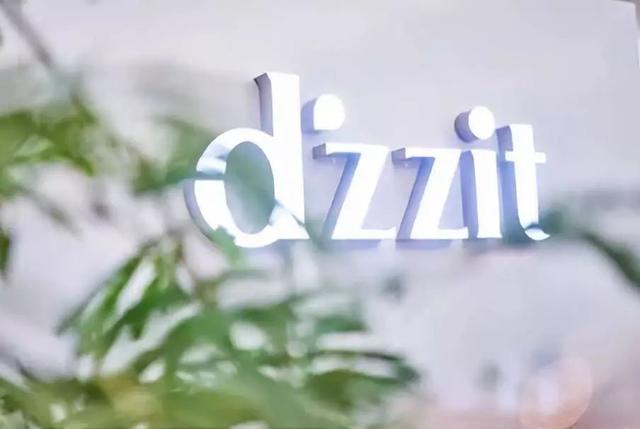 女装店铺完整分析，销售百亿的女装品牌DAZZLE如何从一个温州的小商铺走向上市