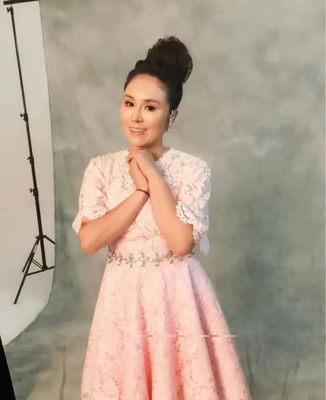乌兰图雅套马杆让我听见，真真假假套马杆