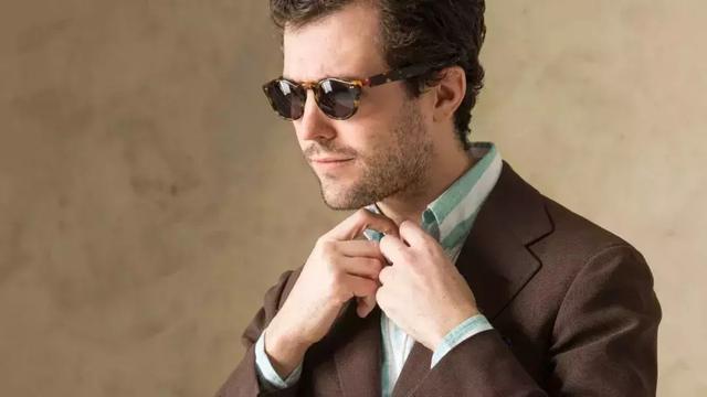 太阳镜怎么挑选，怎么选择适合自己的太阳镜（夏天开车阳光刺眼）