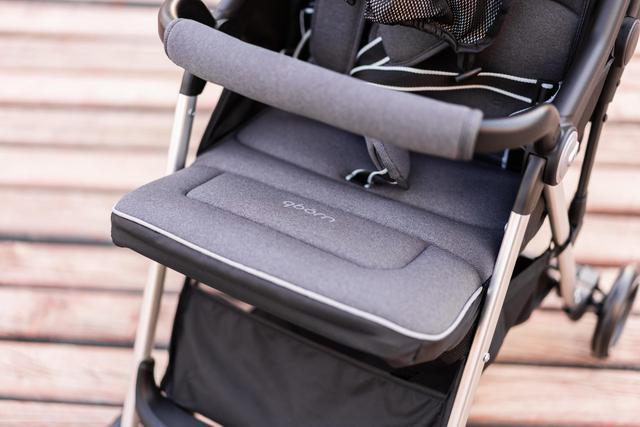 quinny婴儿推车折叠，这是给宝宝的第一辆座驾