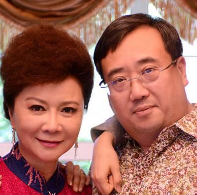 蔡明的丈夫是谁，蔡明和丈夫结婚了吗（演员蔡明：24岁嫁丁秋星）