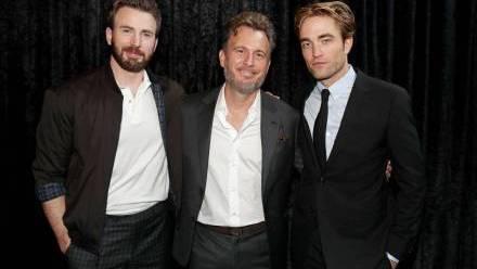 暮光之城男二剧照，暮光之城男女主红毯相遇