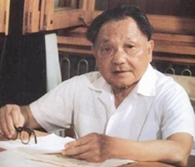 80年代深圳火车站，1991年深圳火车站建成