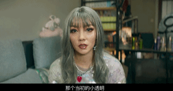 赵薇的个人评价，赵薇从人人喜爱的小燕子到受人唾弃