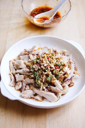 口水鸡最好的家常做法四川，#豪吉川香美味#川香麻辣口水鸡