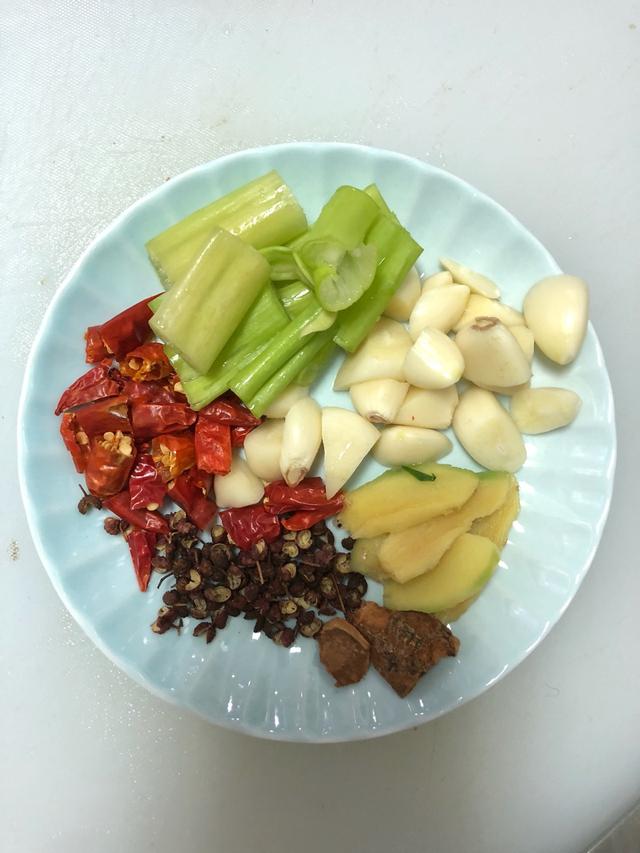 在家自制麻辣鸭肠，自制麻辣鸭肠麻辣鲜香