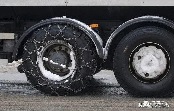 汽车轮胎防滑链有哪些型号，车轮防滑链是钢条的好还是皮质的好