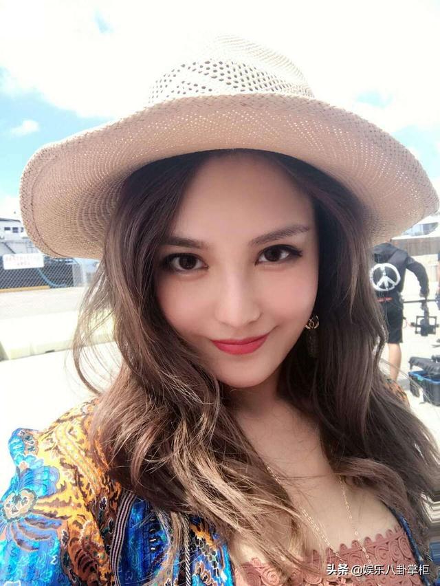 周扬青生活照曝光，年入千万身家20亿