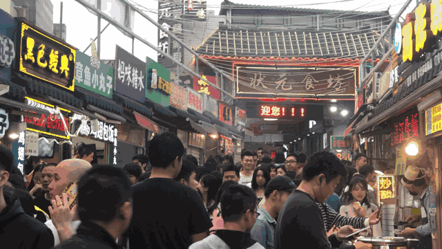 广州人气最旺的夜市街，广州“客村”附近有一条美食街