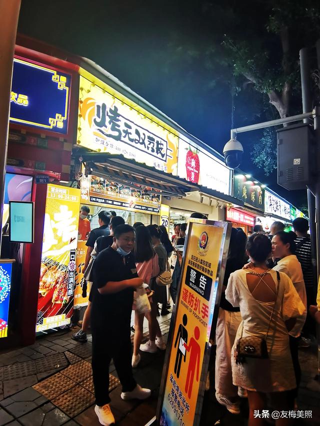 成都小吃街哪里最正宗，成都最有特色的小吃街在哪里