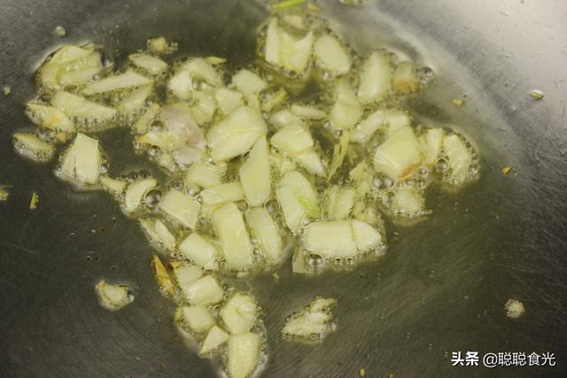 怎样炒扇贝肉好吃又简单，家吃和过年招待客人都可以