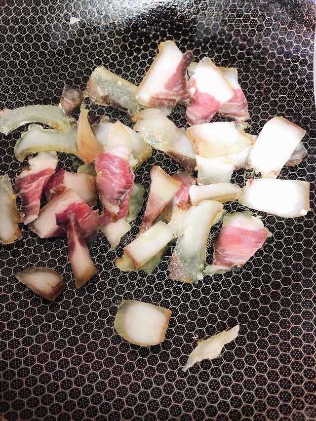 野藠头炒腊肉怎么炒好吃，咸香不腻的藠头炒咸肉