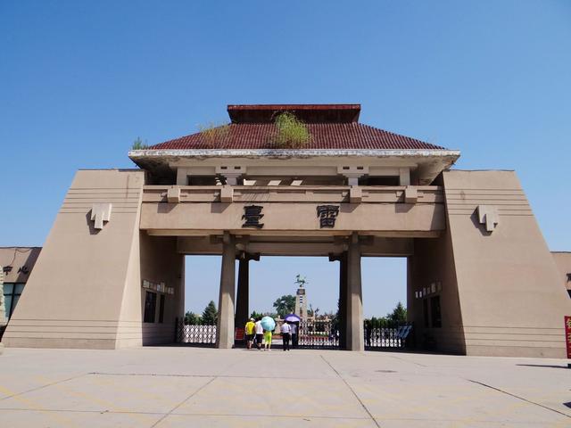 武威雷台汉墓穹窿顶，马踏飞燕横空出世