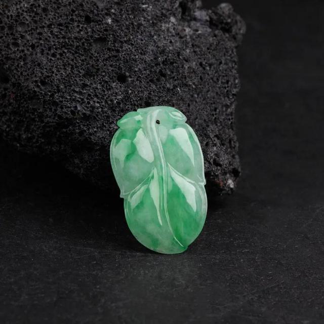 翡翠的种水八个等级哪个好，翡翠种水等级从高到低怎么区分