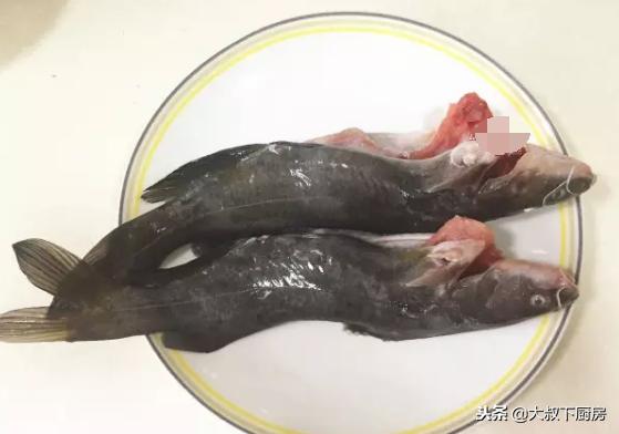 昂刺鱼炖豆腐的配方，大叔家的下饭菜：昂刺鱼炖豆腐