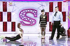 宋茜从31岁秒变回18岁少女，11岁北漂20岁闯韩32岁的宋茜扑倒小奶狗