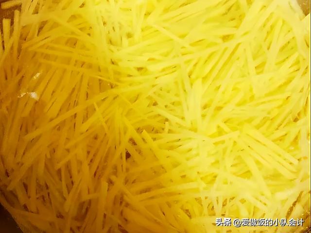 土豆怎么炒好吃，怎么炒土豆最好吃又简单（什么时候放醋是关键点）