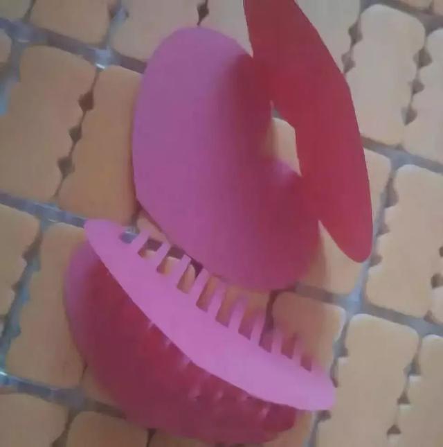 爱心卡片制作图片，漂亮简单的爱心立体贺卡（教你学习如何制作精美的爱心贺卡）