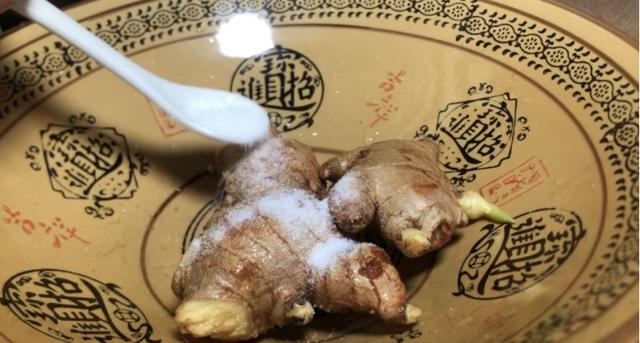 生姜配茶叶泡水喝有什么好处，茶叶和生姜一起泡水喝