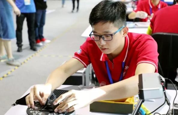 高中是义务教育吗，什么时候高中能纳入义务教育