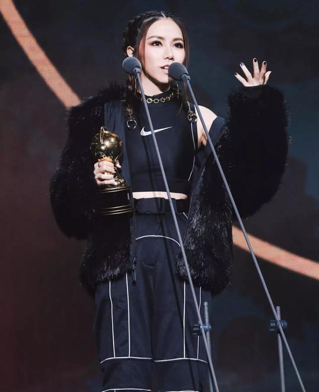 ambush官网，日本潮牌ambush官网（造型简约时尚又不失高级质感）