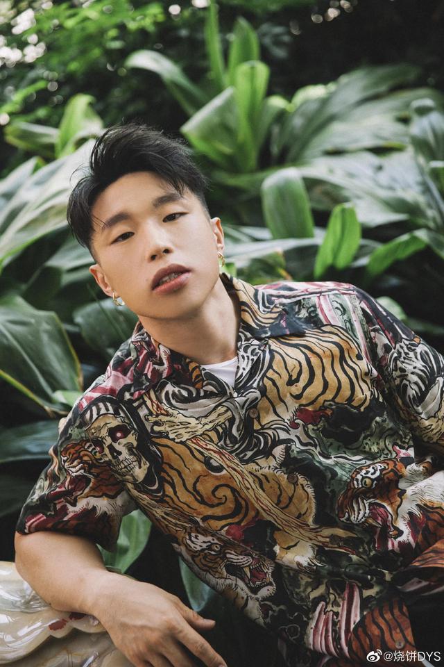 德云社郭德纲的徒弟们流泪，郭德纲49岁生日众徒弟晒照